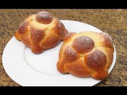 Pan De Muerto Receta Tradicional Mexicana Youtube Pan De Muerto Receta Pan De Muerto Recetas De Pan