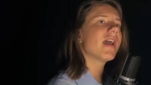 From the USA here is awesome 14 year old rising star Robert Levey II with a  wonderful performance of the great Leonard Cohen's classic 'Hallelujah sung  in English & Italian! Great production by ...