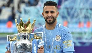 رياض محرز بعلم فلسطين في احتفالات مانشستر سيتي بلقب الدوري الإنجليزي الممتاز. Frwajxgj5q36fm