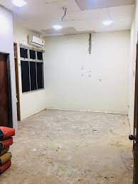 Prosesnya bermula dengan menghasilkan platform dari kayu seperti gambaran ini bahagian atas platform (ruang home office) dipasang dengan lantai laminate yang terlebih dahulu dipasang dengan chipboard dan lapisan. Guna Barang Kedai Bajet Makeover Bilik Tidur Impiana