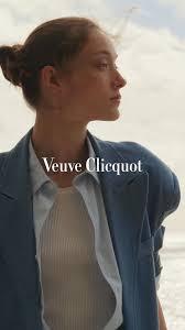 💛 Personalize your @veuveclicquot arrow 💛⁠, ⁠, From July 28 to August 15,  step into our store and personalize your very own Veuve Clicquot Arrow,