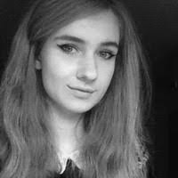 Stephanie Mole's Instagram, Twitter & Facebook