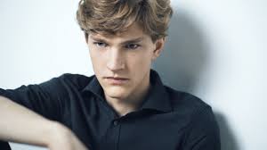 Jan Lisiecki presents his third Chopin recording for Deutsche Grammophon