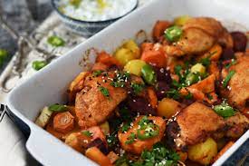 Mai intai pregatim garnitura de legume ingrediente: Pulpe De Pui Cu Legume La Cuptor BucÄƒtÄƒria Urecheatei