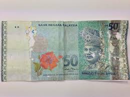 Pada 8 mei 1973, nilai ringgit mula diapungkan secara terbuka berbanding dollar. Berapa Nilai Duit Kertas Ringgit Malaysia Yang Rosak Dan Koyak Bila Ditukar Di Bank