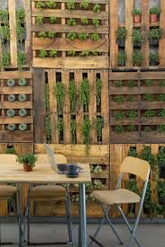 Vertical Gardening Great Idea To Upcycle Your Old Pallets Vertikales Bepflanzen Super Idee Fur Den Garten Um Vertikaler Garten Garten Ummauerter Garten