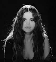 Hailey Bieber Threw Shade At Selena Gomez New Single And It S Too Late Now To Say Sorry Selena Gomez Selena Gomez Pictures Selena Gomez Photos