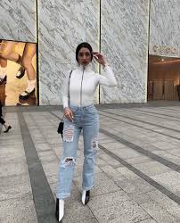 Nama little miss khan mungkin tidak asing lagi bagi mereka yang sering mengikuti perkembangan di media sosial. Little Miss Khan Melaram Sakan Di Shanghai Alahai Cantiknya Gempak