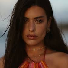 Con Úrsula Corberó, parece divertida y extrovertida