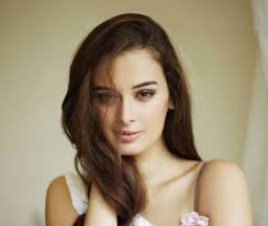 Main tera hero actress evelyn sharma is here to show you how to dress for pool parties also get bollywood actors, actress, movie, parties & event photos at bollywoodlife.com Evelyn Sharma Does A Double Hat Trick With Main Tera Hero