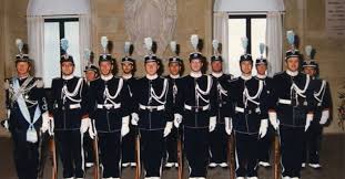 I rapporti tra san marino e l'italia sono regolati da una serie di accordi internazionali e, in particolare, dalla convenzione di amicizia e buon vicinato stipulata il 31 marzo 1939 (più volte modificata nel corso degli anni). Repubblica Di San Marino Uno Stato Permanentemente Armato Report Difesa