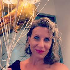 Thea Chambers's Instagram, Twitter & Facebook