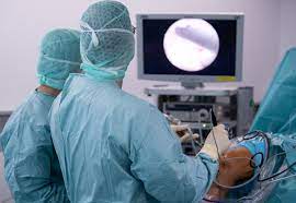 Knie Arthroskopie Einblick Und Therapie Durchs Schlusselloch Von Dr Manuel Kohne