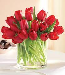 30 Gorgeous Tulips In Vase For Inspiration To Decorate Your Living Room Bulb Flowers Tulips In Vase Red Tulips Bouquet