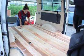 中古バンもdiyで旅の愛車に フォロワー6万人超のyurieさんとつくるhappyバンライフ 前半 diy factory column 車 内装 diy トラックでキャンプ バン