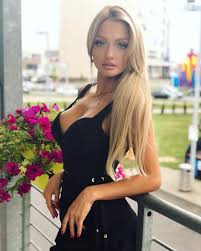 Take a walk through some of our favorite hot blondes over the years. How To Pick Up Hot Blonde Actresses Instantly
