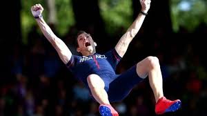 Renaud lavillenie ne peut se retenir sur le podium du concours du saut à la perche. Tokyo 2020 Renaud Lavillenie Rassure Avec Les Jeux Olympiques 2021 Ma Cheville Reagit Plutot Bien Eurosport
