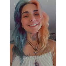 Daisy Mikell's Instagram, Twitter & Facebook