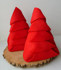 C'est facile et rapide à faire. Pliage De Serviette De Table En Forme De Sapin De Noel Plier Une Serviette De Table En Papier Realiser Un Sapin De Noel En Papier Pliage De Serviette De Table En Papier En