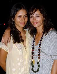 Rashida Jones Photo Rashida Sister Kidada Rashida Jones Mixed Race Celebrities Biracial Women