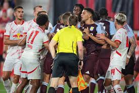 From the whistle, the match erupted into intense action. Aston Villa quickly asserted their presence on the field. Early on, they controlled possession, pushing back against Leipzig’s efforts to counterattack. The Villa boys were relentless, creating chances that kept the Leipzig defense busy.
