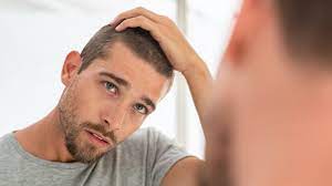 E poi non dimentichiamo che il buzzcut, il taglio rasato con la macchinetta, è stata la scelta preferita, in tempi di covid, di tante star. Come Tagliare I Capelli Uomo A Casa Con Video Tutorial Archzine It