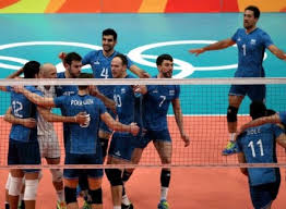 La selección argentina de vóley masculino comienza su participación en los juegos olímpicos de tokio 2020 este sábado 24 de julio, desde las 2:20 de la madrugada (hora argentina).los dirigidos por marcelo méndez tienen por delante cinco partidos en los que deberán salir airosos si quieren continuar el camino rumbo a la medalla dorada. El Seleccionado Argentino De Voley Hizo Historia Al Clasificar Primero En Su Grupo Deportes Diario La Prensa