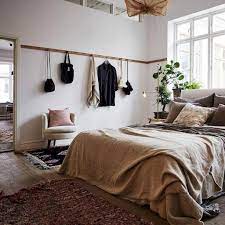 Pin By Laura Miller On Bedroom Ideas Small Apartment Decorating First Apartment Decorating Small Master Bedroom