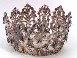 👑 crown (clothing | crown | king | queen) | categories: Epingle Par Rondi Anderson Sur Norsk Bunad Objet