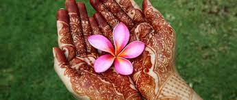 Außerdem findest du jede menge vorlagen, muster und motive, die dich für diesen ornamentalen körperschmuck inspirieren. Henna Tattoo Selber Machen Anleitung Und Tipps Zum Auftragen