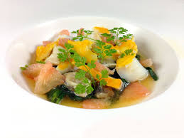Haddock Poche Huitres Crues Epinard Et Pamplemousse Bouillon De Volaille Infuse Au Serrano Bouillon De Volaille Cuisine Gastronomique Volaille