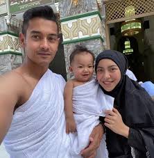 #artiskahwin dengan sekali lafaz pasangan mawar rashid sah bergelar isteri kepada raden ahmad faizal yaakob atau lebih dikenali raf yaakob. Selamat Tunai Umrah Mawar Rashid Dedah Kekuatan Ibunya Seorang Mualaf Buat Umrah 4 Kali Nona