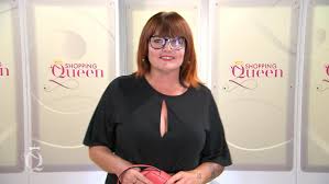 Find general information on life, culture and travel in china through our news and special reports or find business partners through our online business directory. Shopping Queen Sina Zeigt Ihr Cocktailkleid Auf Dem Catwalk