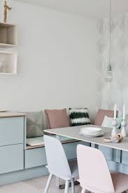 Schone Essecke In Der Kuche Mit Sitzbank Und Pastellfarben Von Hobby Kitchen Banquette Pastel Kitchen Home Decor