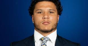 Marshall native Blake Corum one of three finalists for the National College  Football Awards Association's Wuerffel Trophy