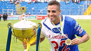 Obtuvo la nacionalidad española el 3 de diciembre de 2010.4 se desempeña como delantero o mediapunta y actualmente milita en el manchester city de la premier league de inglaterra. Ladogana Hoy En El Futbol De Guatemala Recuerda Sus Duelos Con El Kun Aguero