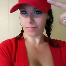 Celia Holmes (@adornmyheart)