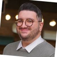 40+ perfiles de «Yucel»