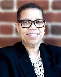 Ramona Robertson's Instagram, Twitter & Facebook