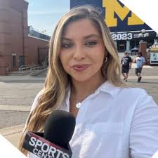 Angelique Martinez (@AngMartinezTV)