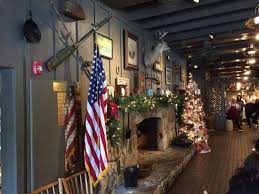 Use christmas bowls, salad plates and drinking glasses that come in the same color. Cracker Barrell All Decked Out For Christmas 2014 Picture Of Cracker Barrel Daytona Beach Tripadvisor