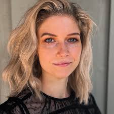 Mord, Drogen, dunkle Geheimnisse: Diese Lemgoerin hat ihren ersten Thriller  geschrieben