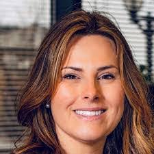 Lora Titus's Instagram, Twitter & Facebook