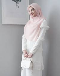 Pictures gallery of 15 kebaya zaskia sungkar model terkini. Model Terbaru 22 Model Baju Lebaran Ala Zaskia Sungkar
