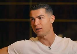 Cristiano Ronaldo: "I'm not left-handed, but I'm in the top 10 players who  scored the most goals with my left foot."