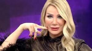 Fransiz askisi yaptirdi seda sayan, yaklaşık 8 ay önce fransız askısı yöntemiyle yüzünü. Seda Sayan Ekranlara Donuyor Iste O Program