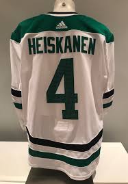 Hän iski 55 runkosarjaottelussa tehot 8+19=27. Miro Heiskanen Collection Gh Jerseys