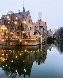 Es importante que consideres que brujas es un sitio para disfrutar al mã¡ximo y con todos los sentidos. Invierno En Brujas Brujas Belgica Fotos Viaje A Brujas Brujas Ciudad