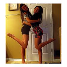 Résultat de recherche d'images pour "3 best friends tumblr"