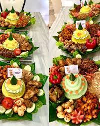 Nasi Kuning Nasi Tumpeng Mini Tumpeng Nasi Bakar Roa Food Drinks Rice Noodles On Carousell